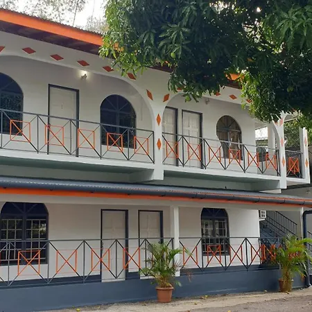 Queen'S Comfort Inn